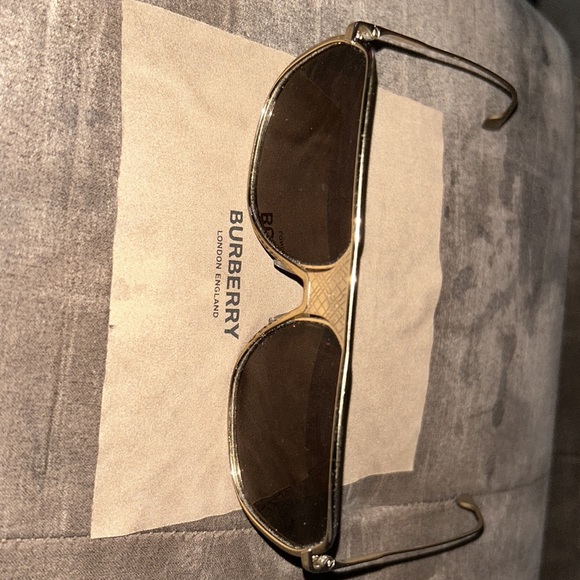 Burberry sunglasses - Picture 2 of 2